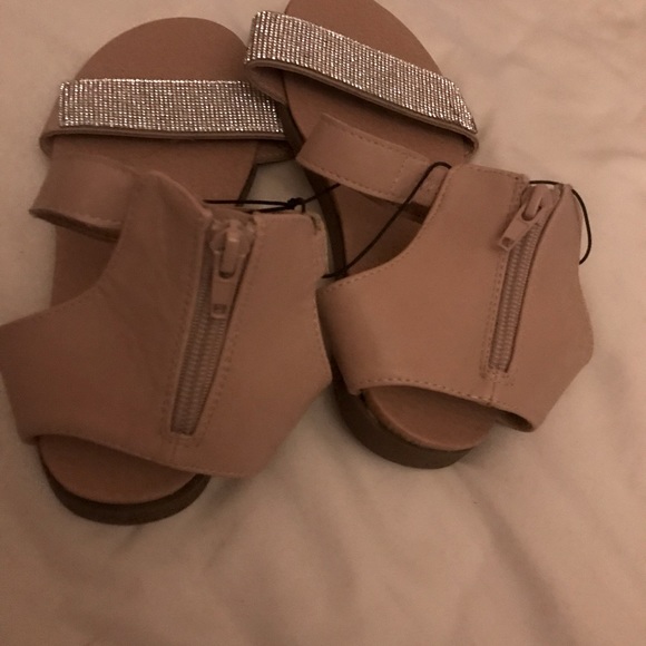 NWT Torrid Rhinestone Sandals. - Picture 3 of 4